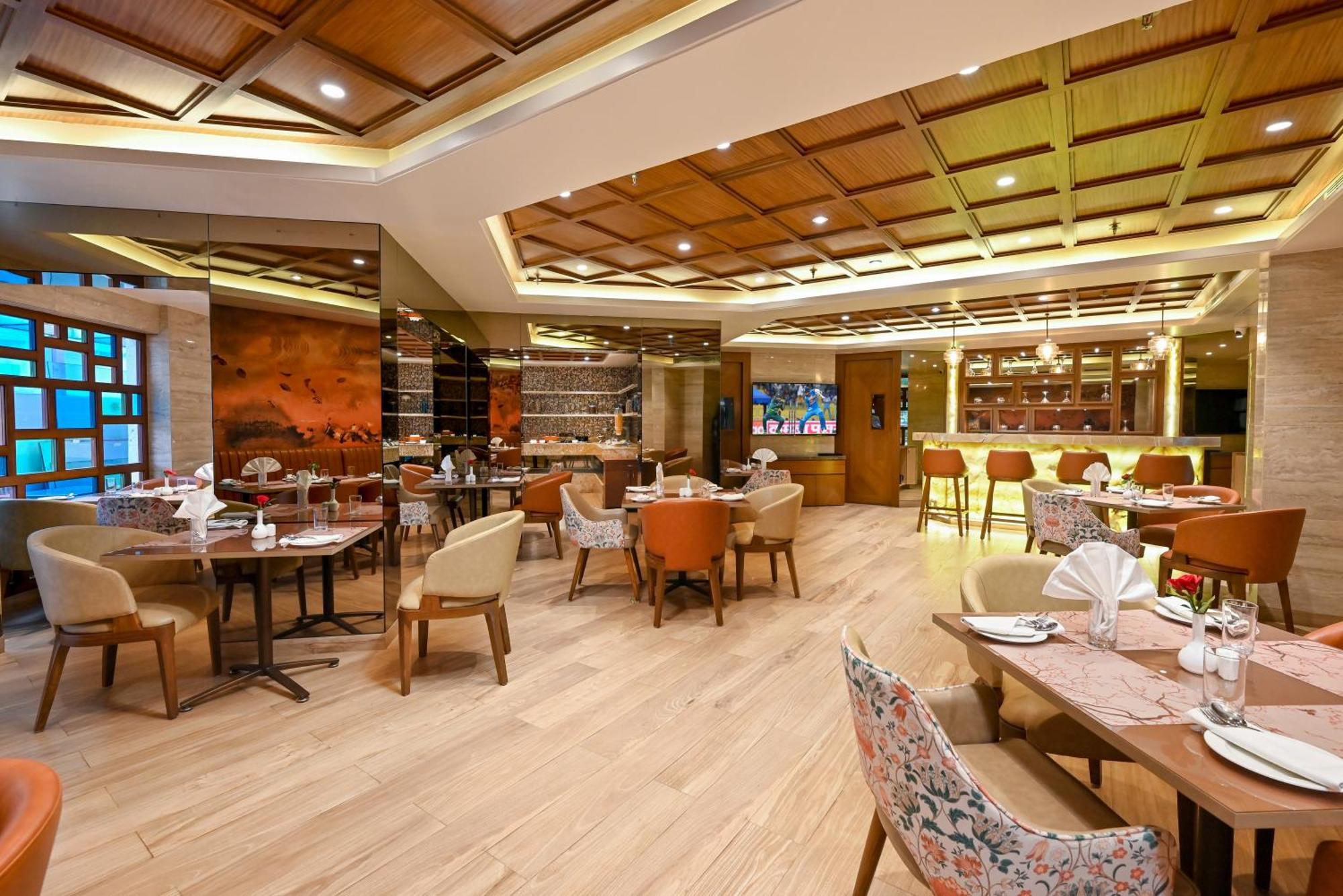 Hotel Maharaja Regency Satara Exterior foto