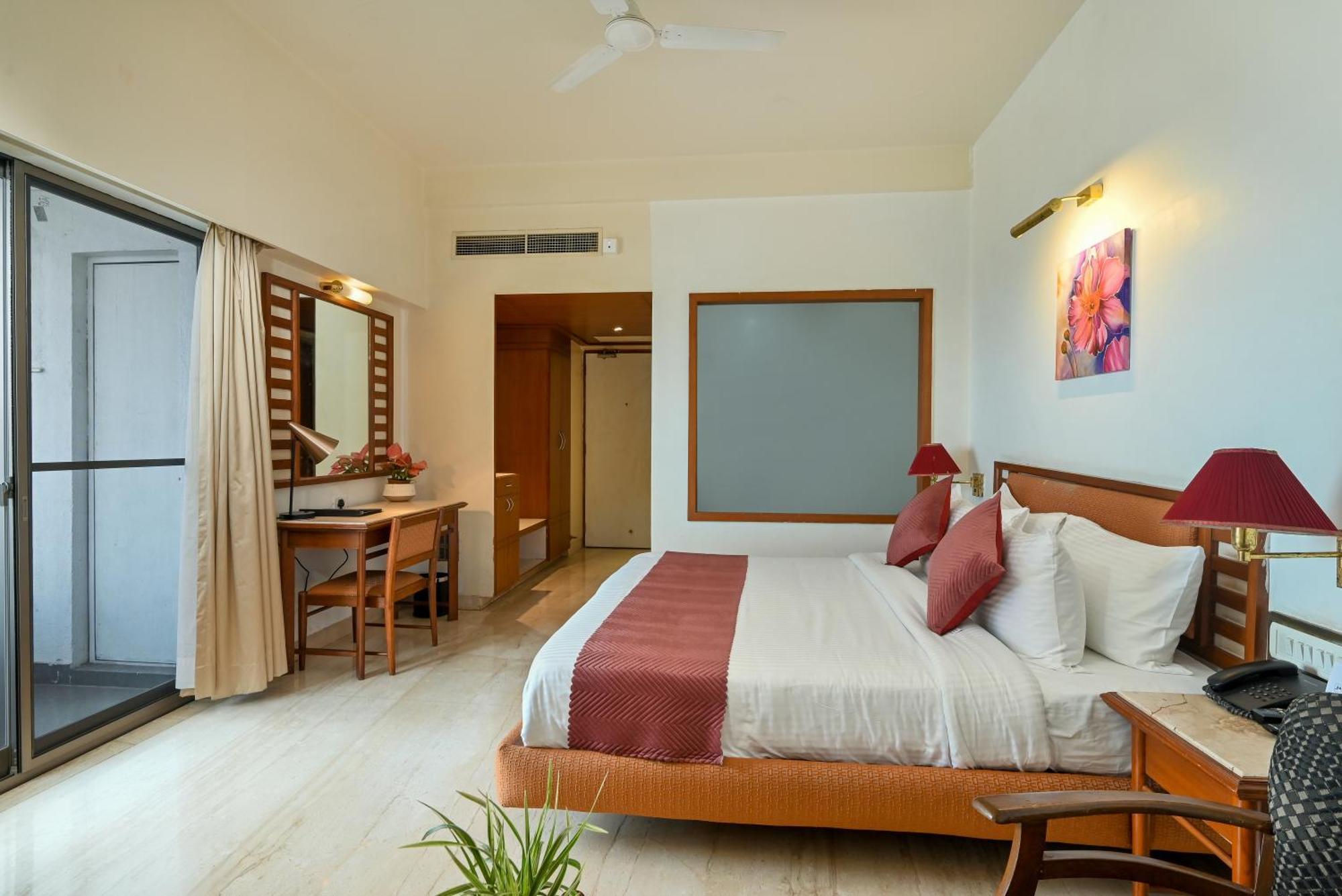 Hotel Maharaja Regency Satara Exterior foto