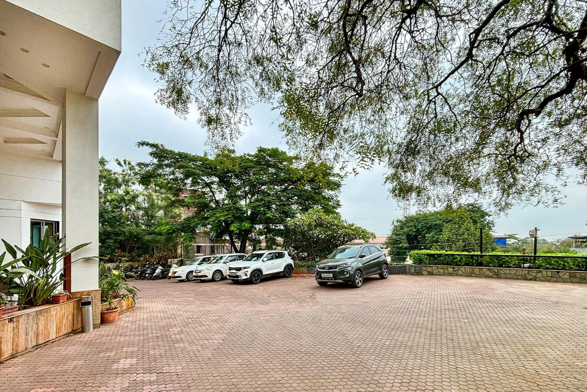 Hotel Maharaja Regency Satara Exterior foto