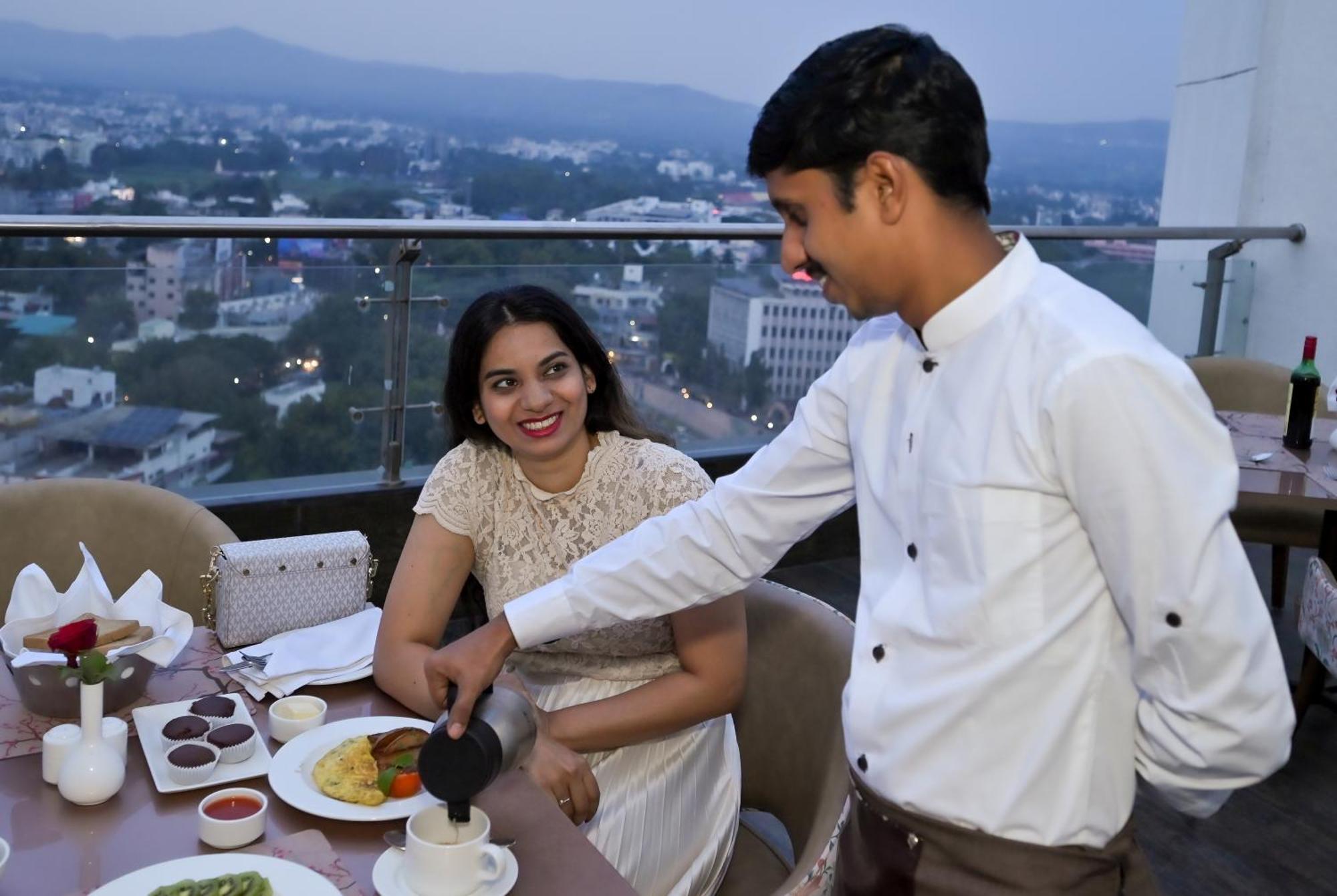 Hotel Maharaja Regency Satara Exterior foto