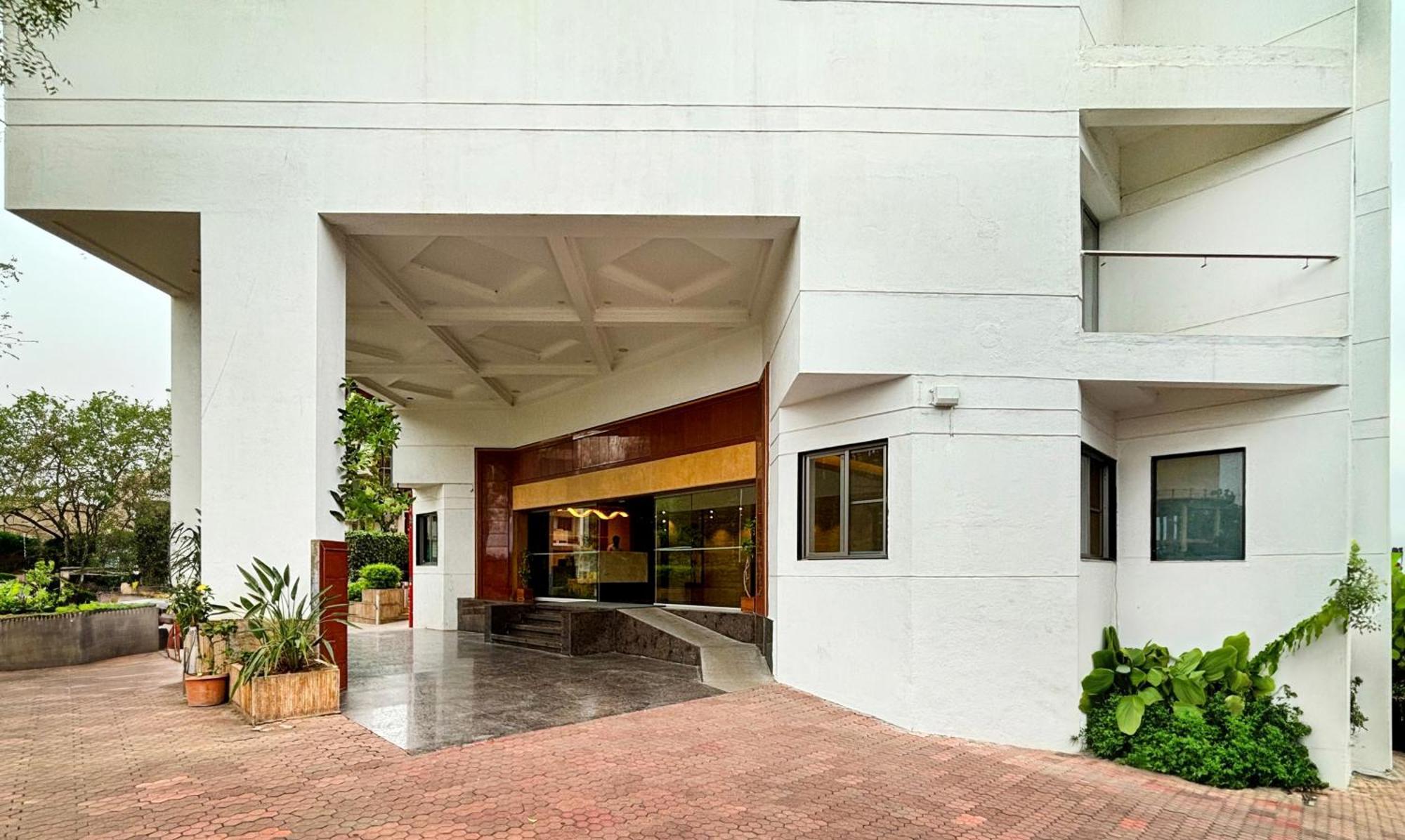 Hotel Maharaja Regency Satara Exterior foto